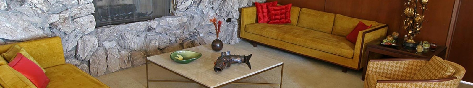 photo of living room before estate sale